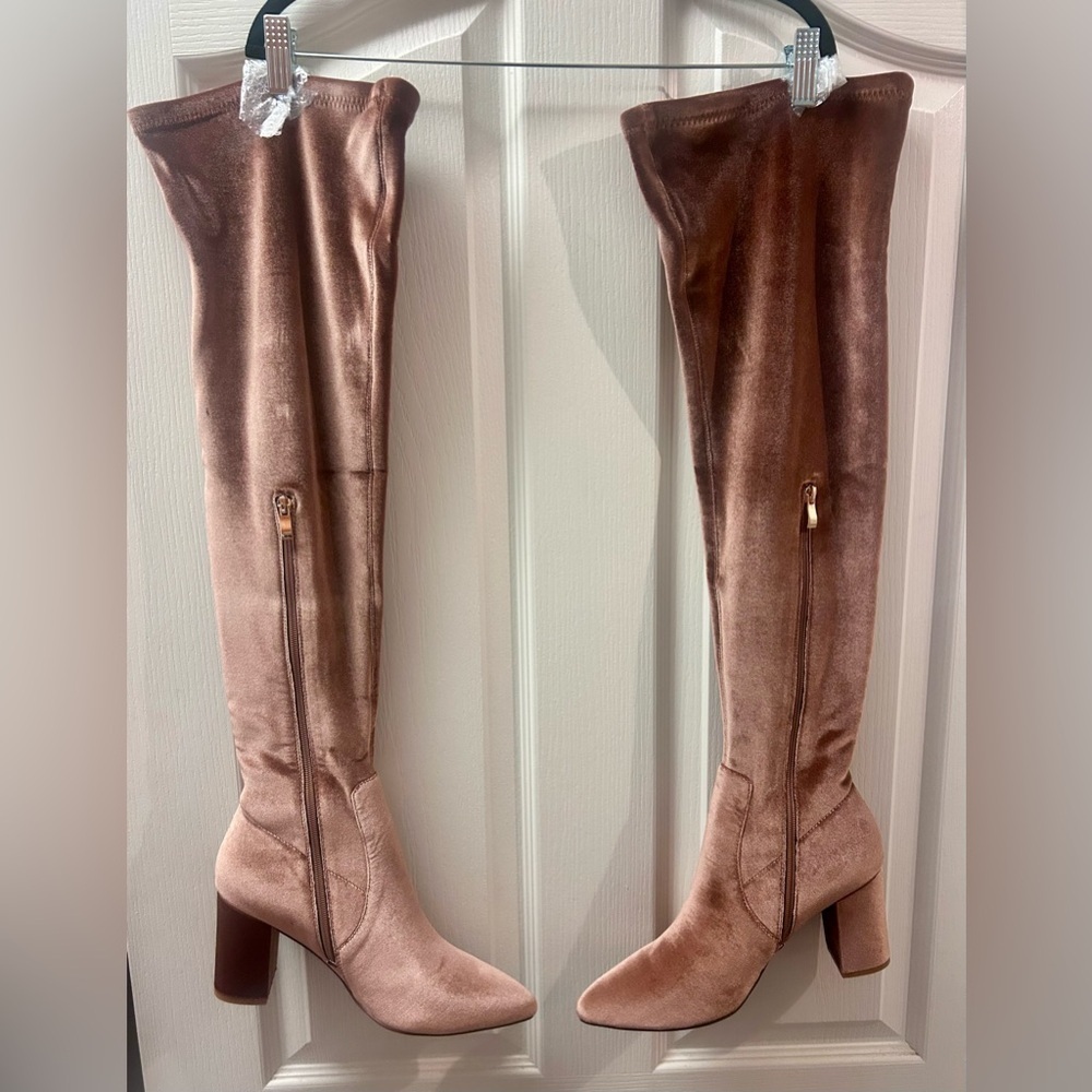 👢Smash NIB “Malia Over the Knee” Chic Velvet Boots in Nude Color